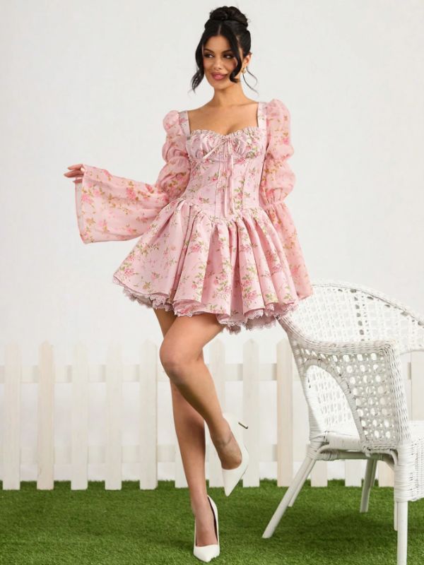 Romantic pink princess dress in polyester, long sleeves, short length, side zipper, available in sizes XS to 3XL.