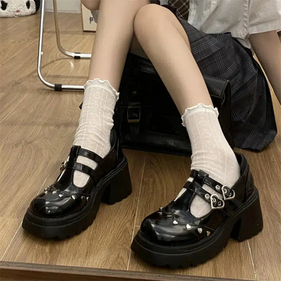 Black Mary Jane shoes with platform and heart-shaped buckle, featuring an elegant and cute design, perfect for stylish and comfortable looks